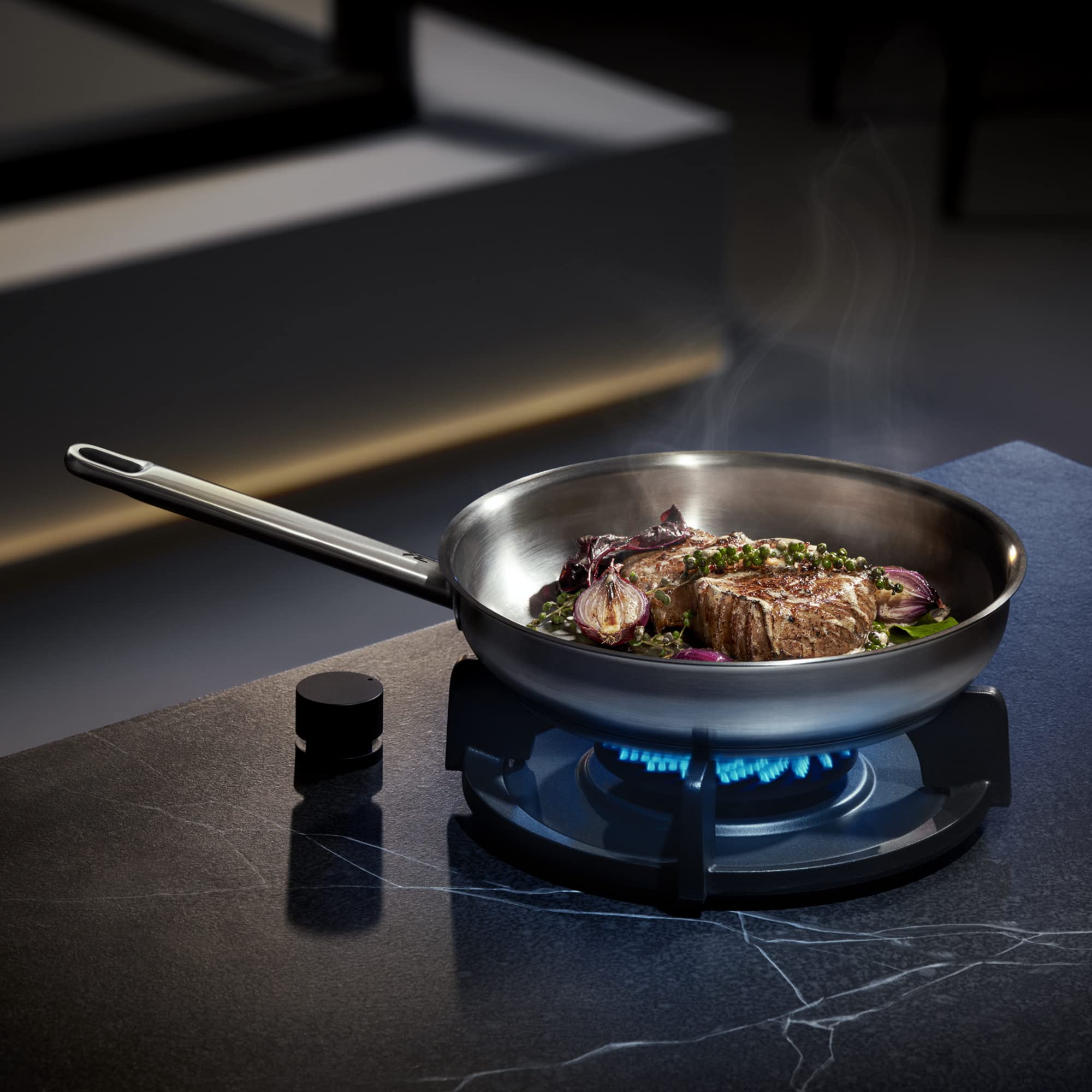 WMF Profi Bratpfanne 28 cm Induktion, Edelstahlpfanne unbeschichtet, Cromargan Edelstahl, backofenfest