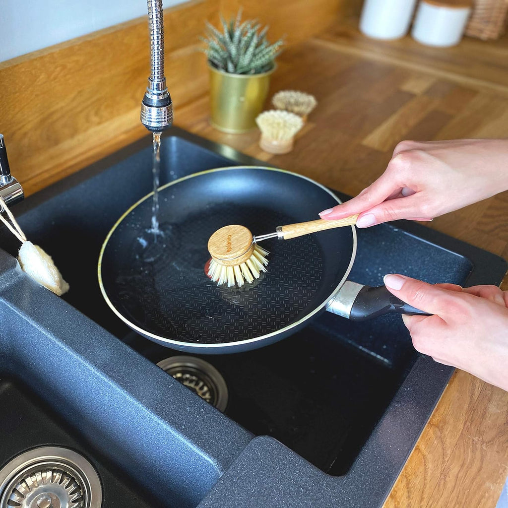 EPLANITA ® Bambus Spülbürste mit 3 Ersatzköpfen, Naturfaserborsten, kompostierbarer Schwamm inklusive, plastikfreie Reinigung für Ihre Küche